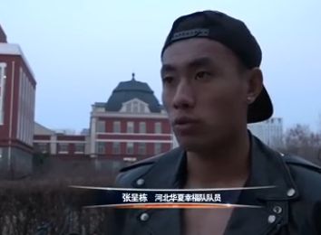题目是在地球扑灭那一天到来之时，我们是像良多科幻片子中描述的那样已可以或许飞越宇宙找到新的安身点，仍是像恐龙灭尽一样死于一次不测，或是扑灭于本身制造的灾害当中？这三种可能，科幻片子都有过思虑，如《阿凡达》、《后天》、《2012》、《终结者》等等等等。